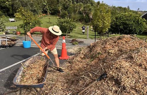 mulch garden working bee Feb2026